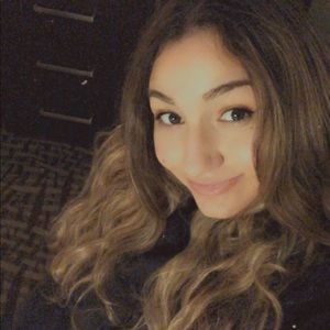 Meet your Posher, Cassandra